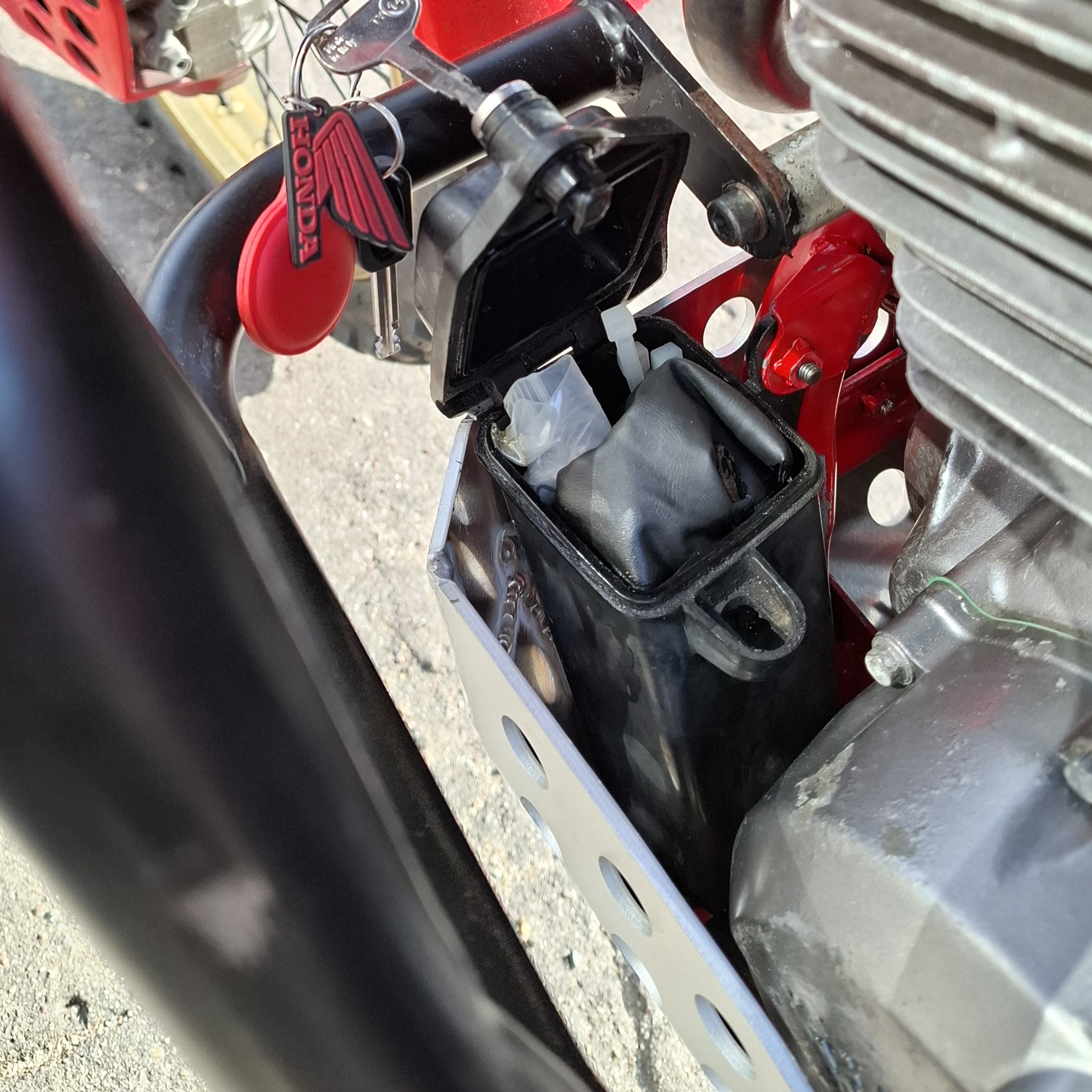 Skid plate Honda Dominator NX650 (Polished) - Image 9