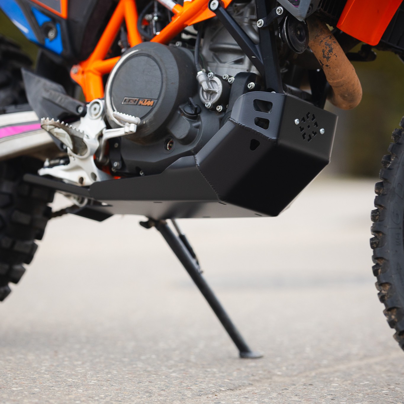 Skid Plate KTM690 / Husqvarna 701 / Gas Gas 700 Narrow Version (Black) - Image 4